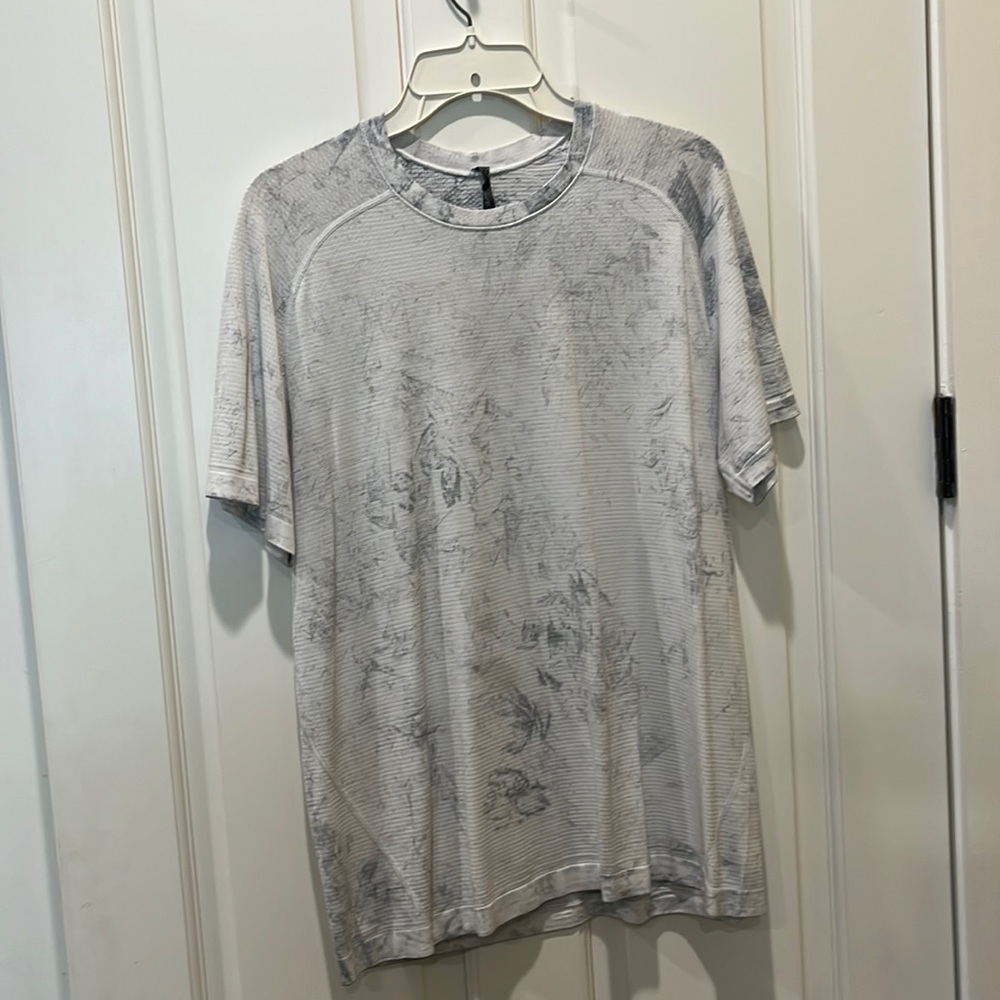 Lululemon Metal Vent Men's T-Shirt - Size Large